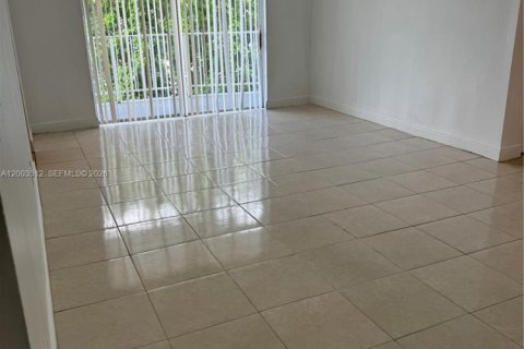 Condo in North Lauderdale, Florida, 2 bedrooms  № 2068181 - photo 23