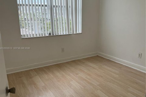 Condo in North Lauderdale, Florida, 2 bedrooms  № 2068181 - photo 29