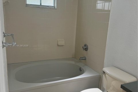 Condo in North Lauderdale, Florida, 2 bedrooms  № 2068181 - photo 14