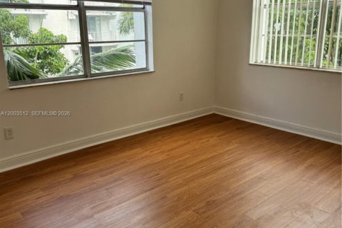 Condo in North Lauderdale, Florida, 2 bedrooms  № 2068181 - photo 30