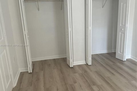 Condo in North Lauderdale, Florida, 2 bedrooms  № 2068181 - photo 16