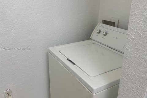 Condo in North Lauderdale, Florida, 2 bedrooms  № 2068181 - photo 10