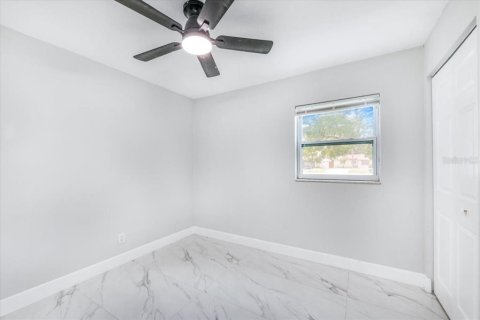House in Saint Petersburg, Florida 3 bedrooms, 107.95 sq.m. № 1894321 - photo 14