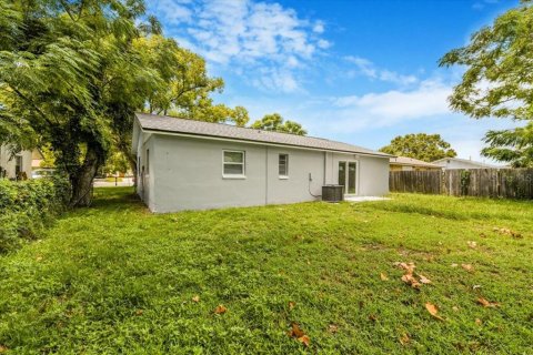 House in Saint Petersburg, Florida 3 bedrooms, 107.95 sq.m. № 1894321 - photo 24
