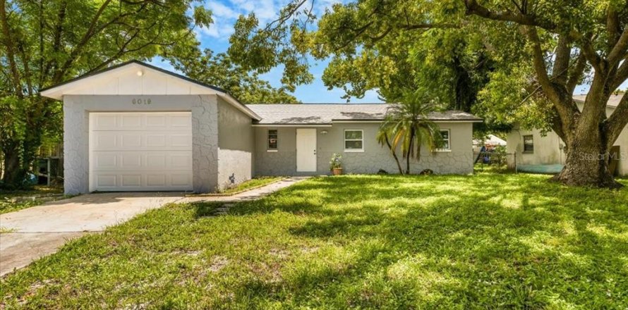 House in Saint Petersburg, Florida 3 bedrooms, 107.95 sq.m. № 1894321