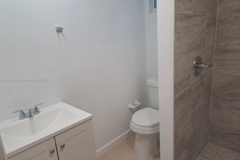 Commercial property in Miami, Florida 123.37 sq.m. № 1957907 - photo 8