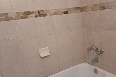 Commercial property in Miami, Florida 123.37 sq.m. № 1957907 - photo 9