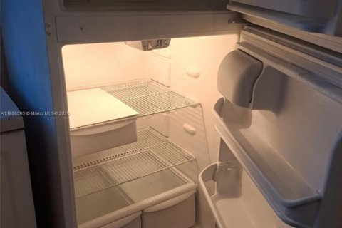 Commercial property in Miami, Florida 123.37 sq.m. № 1957907 - photo 11