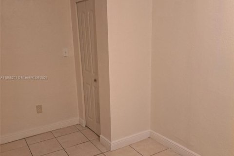 Commercial property in Miami, Florida 123.37 sq.m. № 1957907 - photo 5