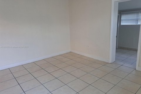 Commercial property in Miami, Florida 123.37 sq.m. № 1957907 - photo 3