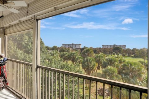 Condo in Lauderhill, Florida, 2 bedrooms № 2245385 - photo 13