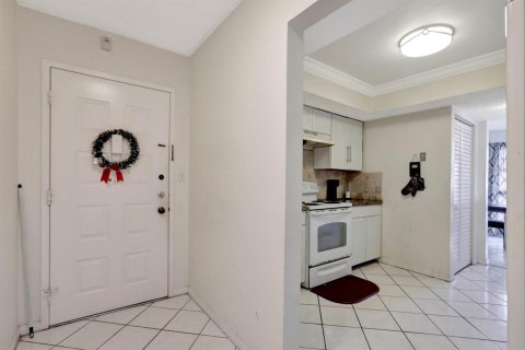 Condo in Lauderhill, Florida, 2 bedrooms № 2245385 - photo 4