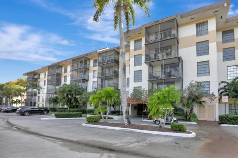 Condo in Lauderhill, Florida, 2 bedrooms № 2245385 - photo 28