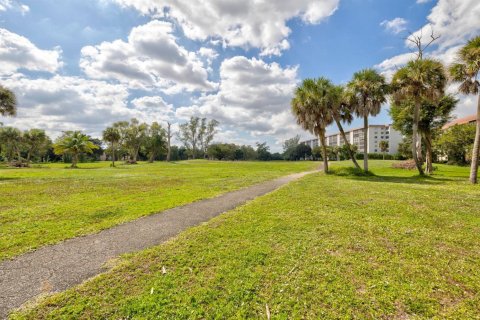Condo in Lauderhill, Florida, 2 bedrooms № 2245385 - photo 23