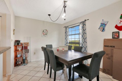 Condo in Lauderhill, Florida, 2 bedrooms № 2245385 - photo 7