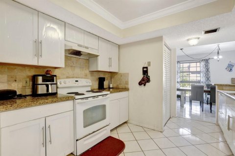 Condo in Lauderhill, Florida, 2 bedrooms № 2245385 - photo 2
