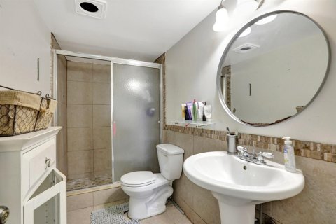 Condo in Lauderhill, Florida, 2 bedrooms № 2245385 - photo 21