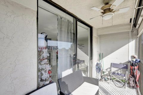 Condo in Lauderhill, Florida, 2 bedrooms № 2245385 - photo 15