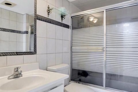 Condo in Lauderhill, Florida, 2 bedrooms № 2245385 - photo 18