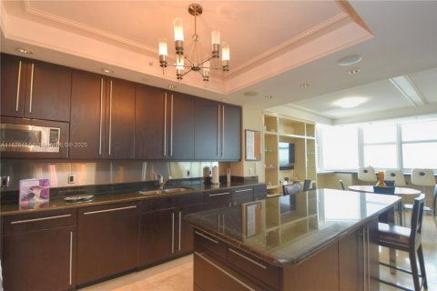 Condominio en venta en Aventura, Florida, 4 dormitorios, 332.13 m2 № 1981635 - foto 2