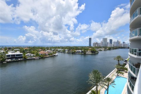 Condominio en venta en Aventura, Florida, 4 dormitorios, 332.13 m2 № 1981635 - foto 21