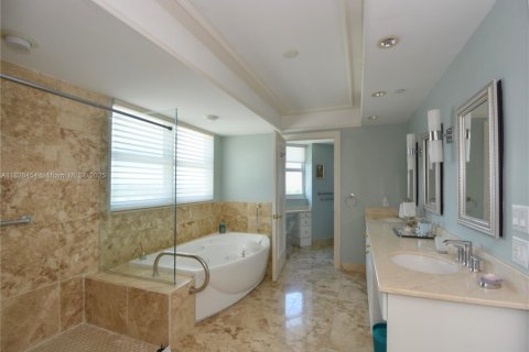 Condominio en venta en Aventura, Florida, 4 dormitorios, 332.13 m2 № 1981635 - foto 11