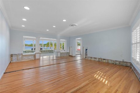 House in Saint Petersburg, Florida 3 bedrooms, 257.71 sq.m. № 1602433 - photo 14