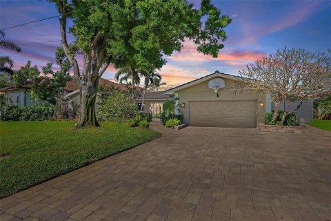 House in Saint Petersburg, Florida 3 bedrooms, 257.71 sq.m. № 1602433 - photo 2