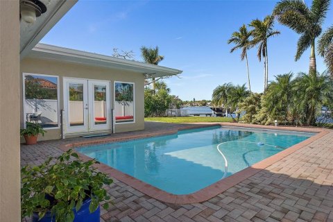 House in Saint Petersburg, Florida 3 bedrooms, 257.71 sq.m. № 1602433 - photo 7