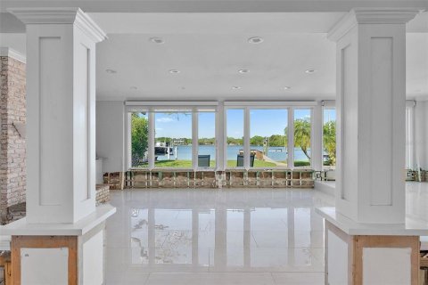 House in Saint Petersburg, Florida 3 bedrooms, 257.71 sq.m. № 1602433 - photo 9