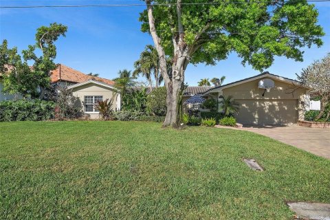 House in Saint Petersburg, Florida 3 bedrooms, 257.71 sq.m. № 1602433 - photo 12
