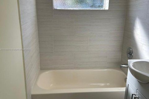 Купить коммерческую недвижимость в Халландейл-Бич, Флорида 159.42м2, № 1731043 - фото 27