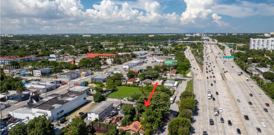 Immobilier commercial à Miami, Floride 112.78 m2 № 2059698