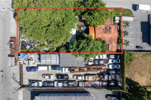 Immobilier commercial à vendre à Miami, Floride: 112.78 m2 № 2059698 - photo 2