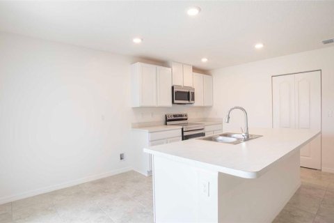 House in Lehigh Acres, Florida 4 bedrooms, 173.45 sq.m. № 1797467 - photo 11