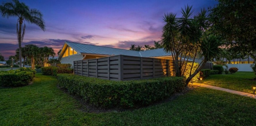 Condominio en Jupiter, Florida, 2 dormitorios  № 2416223