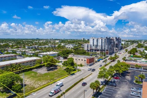Commercial property in Pompano Beach, Florida № 1763718 - photo 1