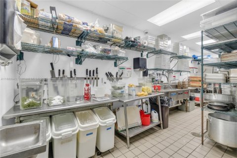 Propiedad comercial en venta en Coral Springs, Florida № 1941072 - foto 14