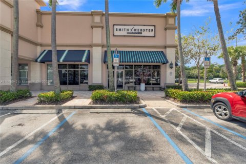 Propiedad comercial en venta en Coral Springs, Florida № 1941072 - foto 1