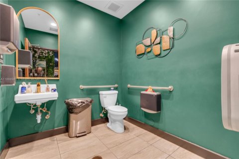 Propiedad comercial en venta en Coral Springs, Florida № 1941072 - foto 12