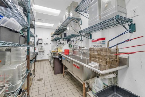 Propiedad comercial en venta en Coral Springs, Florida № 1941072 - foto 17
