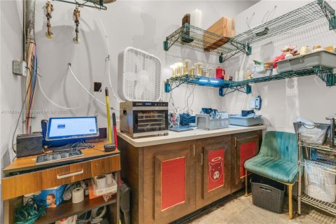 Propiedad comercial en venta en Coral Springs, Florida № 1941072 - foto 30