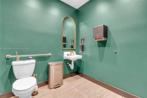 Propiedad comercial en venta en Coral Springs, Florida № 1941072 - foto 11