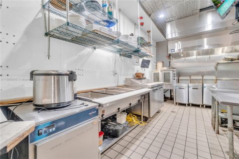 Propiedad comercial en venta en Coral Springs, Florida № 1941072 - foto 9