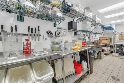 Propiedad comercial en venta en Coral Springs, Florida № 1941072 - foto 15