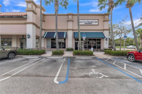 Propiedad comercial en venta en Coral Springs, Florida № 1941072 - foto 2
