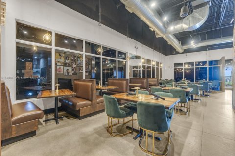 Propiedad comercial en venta en Coral Springs, Florida № 1941072 - foto 18