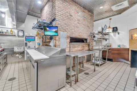 Propiedad comercial en venta en Coral Springs, Florida № 1941072 - foto 7