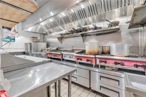 Propiedad comercial en venta en Coral Springs, Florida № 1941072 - foto 6