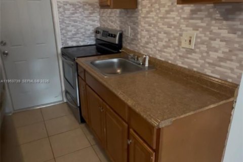 Apartment in Fort Lauderdale, Florida 2 bedrooms, 69.68 sq.m. № 2008177 - photo 4